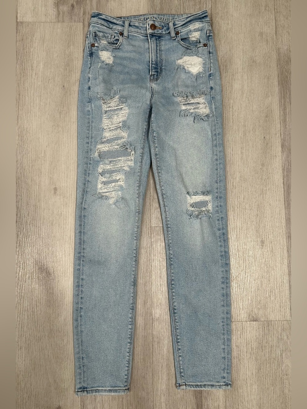American Eagle Outfitters Light Wash Mom Jeans